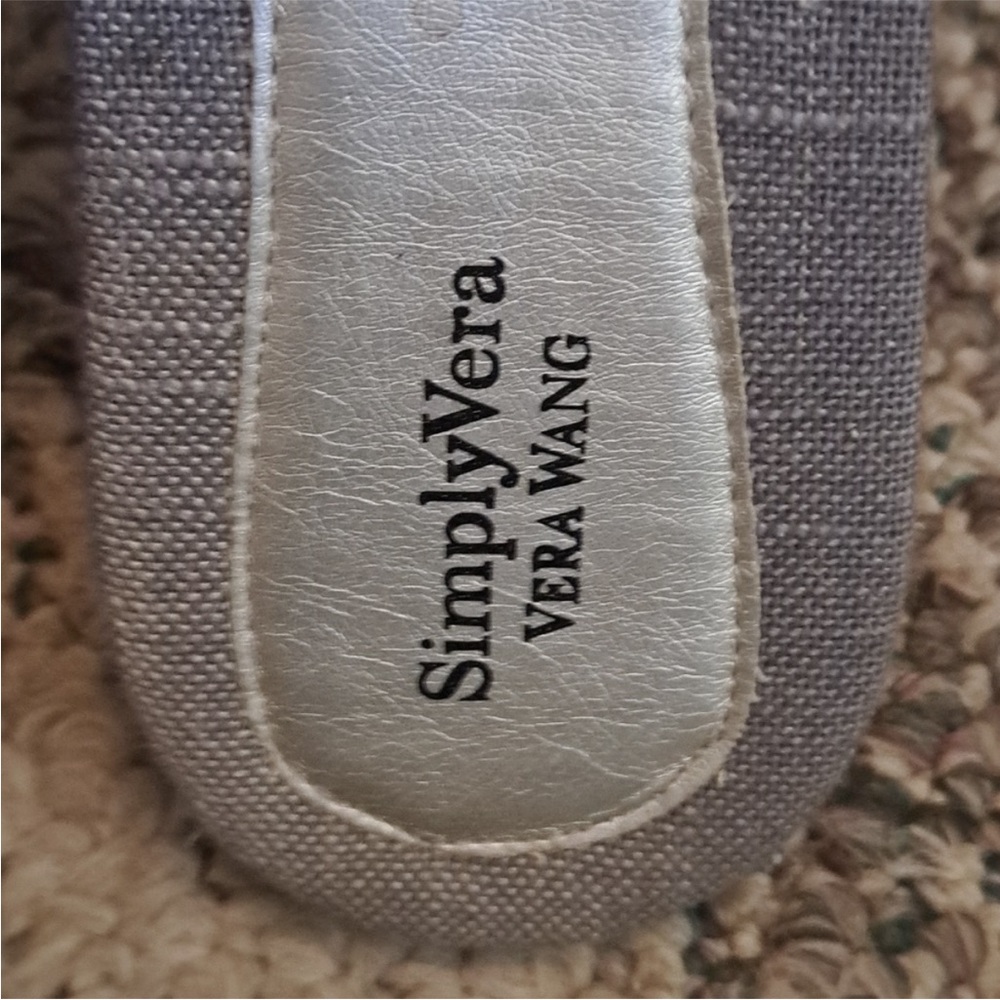 Simply Vera Vera Wang size 10 blue denim & silver thong sandal rhinestone detail - Picture 4 of 7